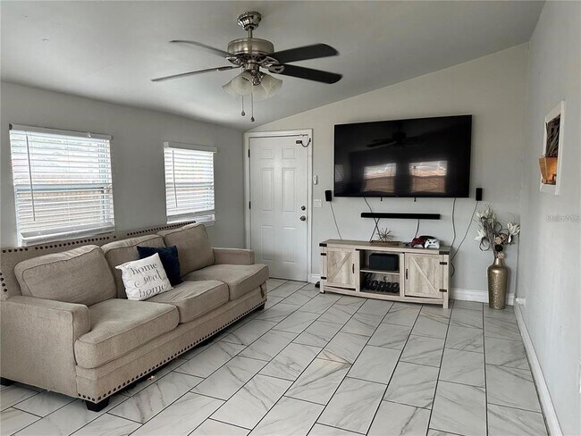 Building Photo - 2454 Oak Hollow Dr