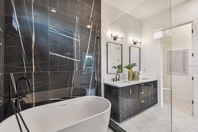 Building Photo - 4717 W Oklahoma Ave