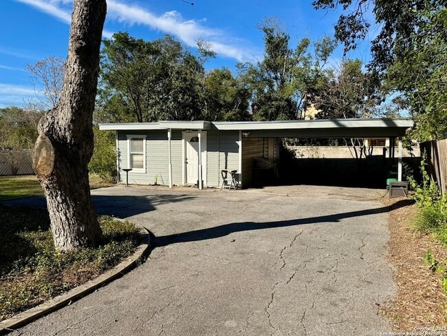 Building Photo - 207 E Terra Alta Dr