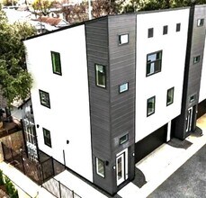 Building Photo - 313 N Nagle St