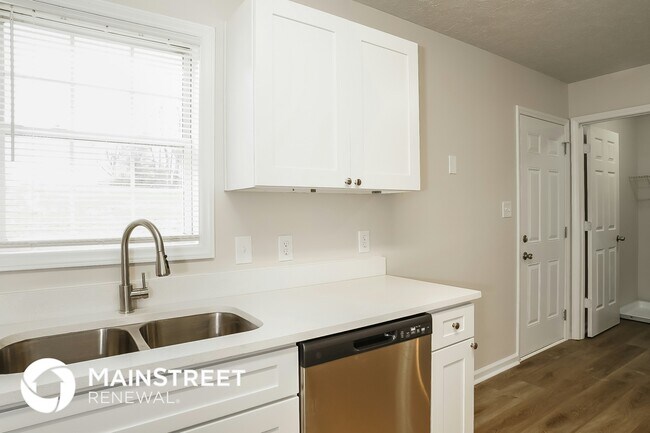 Building Photo - 114 Chriswood Ave