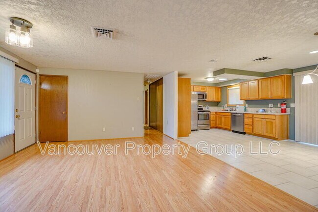 Building Photo - 403 NE 123rd Ave