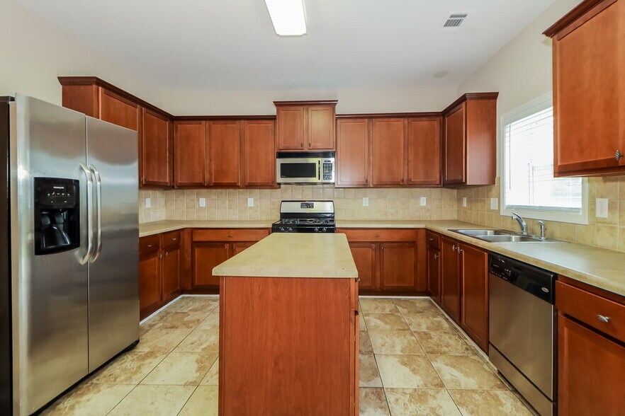 Building Photo - 5080 Fieldstone View Cir