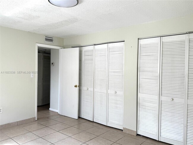 Building Photo - 1209 N 17th Ave