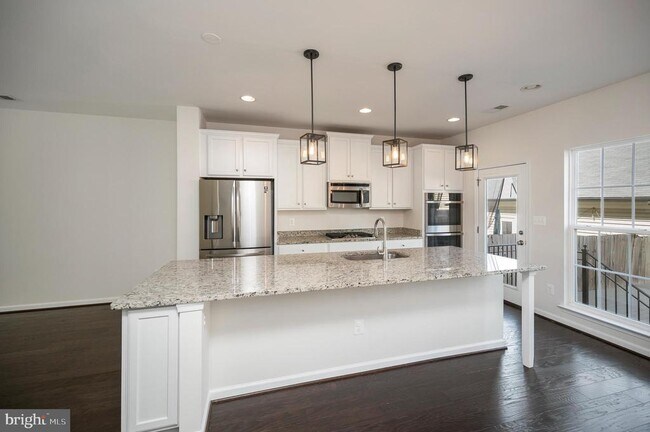 Building Photo - 208 Freesia Ln