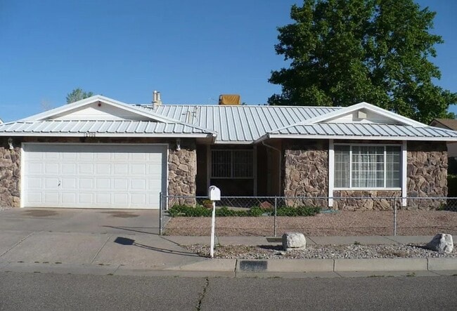 Building Photo - 12708 Tomlinson Dr SE