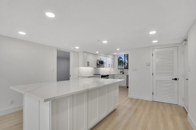 Building Photo - 200 Ocean Trail Way