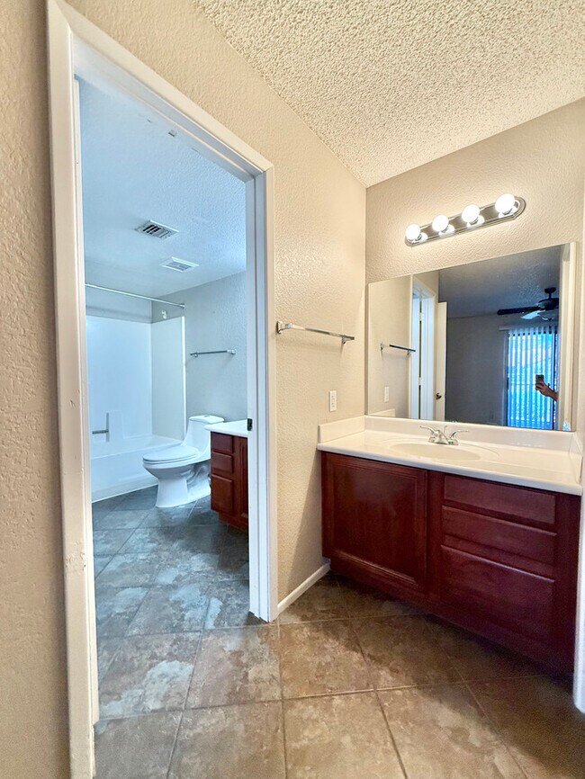 Building Photo - Fabulous 2-Bedroom, 1-Bathroom Condo For R...