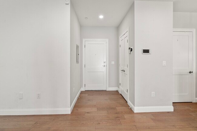 Building Photo - 54 Pleasant St