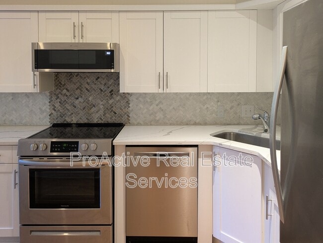 Building Photo - 1014 Colonial Ave