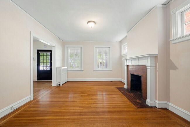 Building Photo - 3 Bedroom Home off of Patterson Ave **Avai...