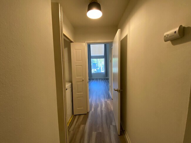 Building Photo - Spacious 2 Bedroom/ 2 Bath in the Highly Desired Tropical Setting of Windsong Cove Community of C...