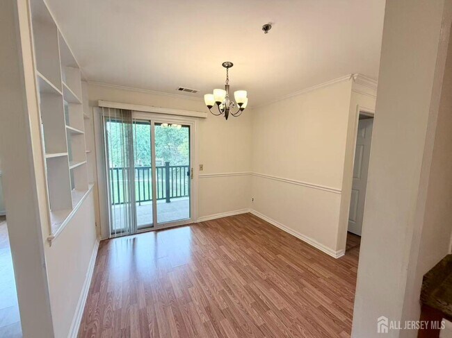 Building Photo - 1306 Sayre Dr