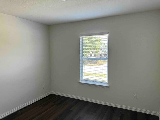 Building Photo - Denison Single Family