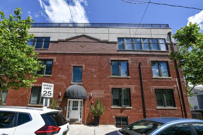 Building Photo - 58 Giles Ave