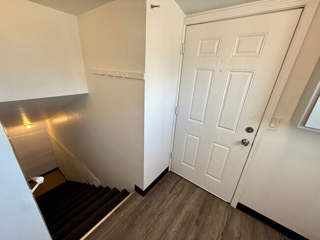 Building Photo - For Rent: 2 Bedroom, 1 Bathroom Home with Garage and Large Yard