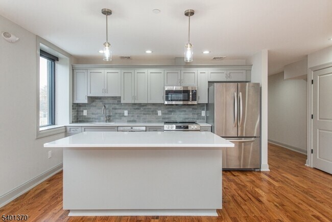 Building Photo - 248 US-46