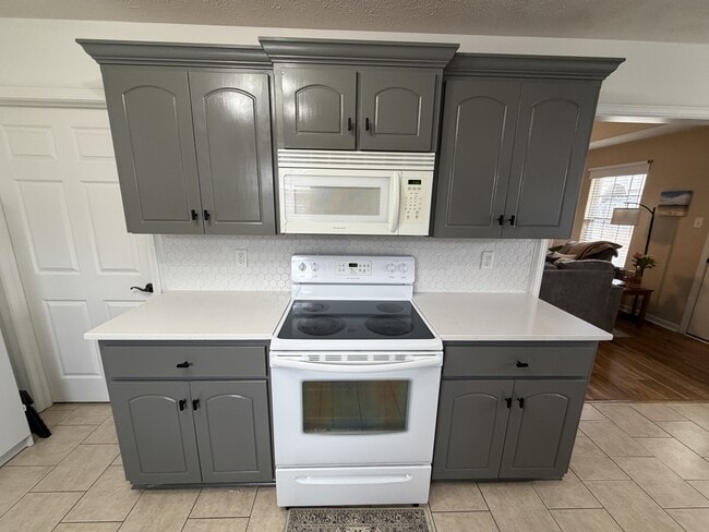 Building Photo - 2418 Canterbury Ln