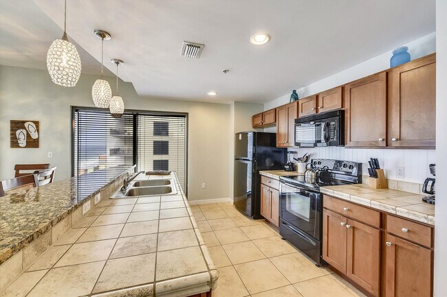 Building Photo - 15100 Front Beach Rd