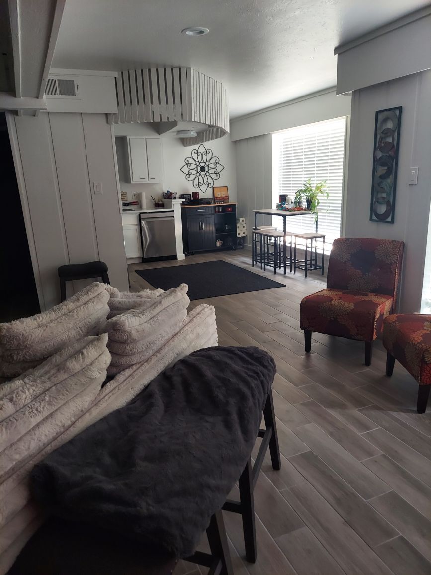 Building Photo - 8063 Meadow Rd