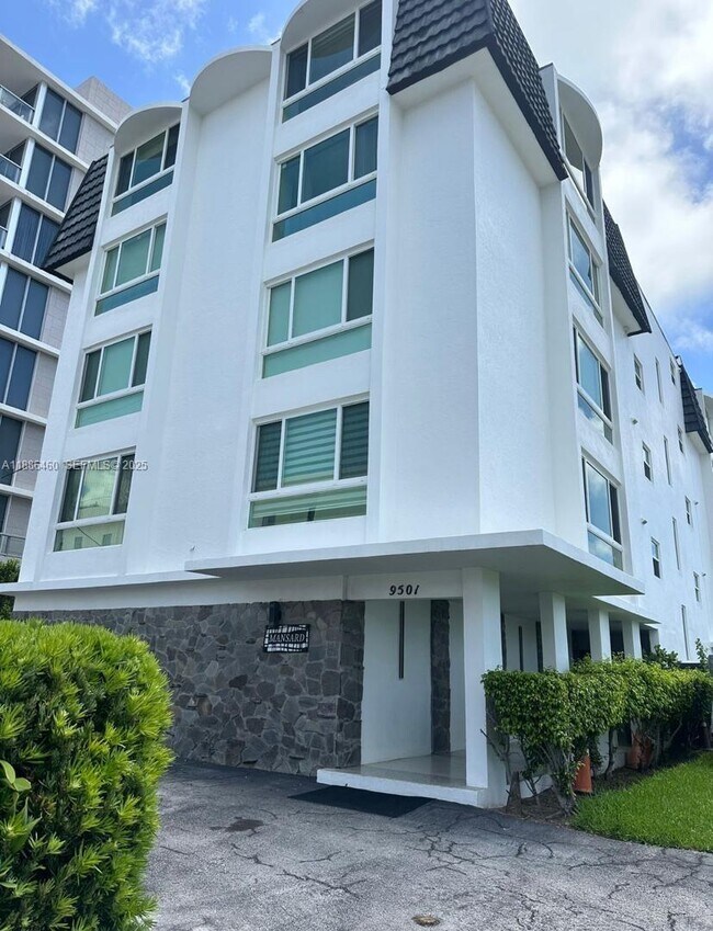 Building Photo - 9501 E Bay Harbor Dr