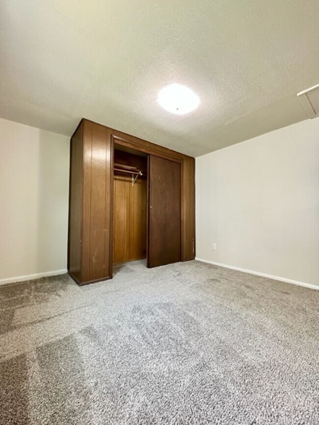 Building Photo - 1128 St George St