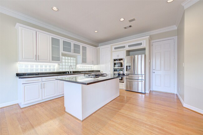 Building Photo - 2124 Nantucket Dr