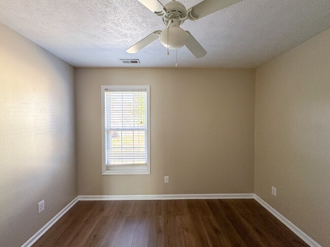 Building Photo - Lovely 3 Bed 2 Bath Home with Bonus Room