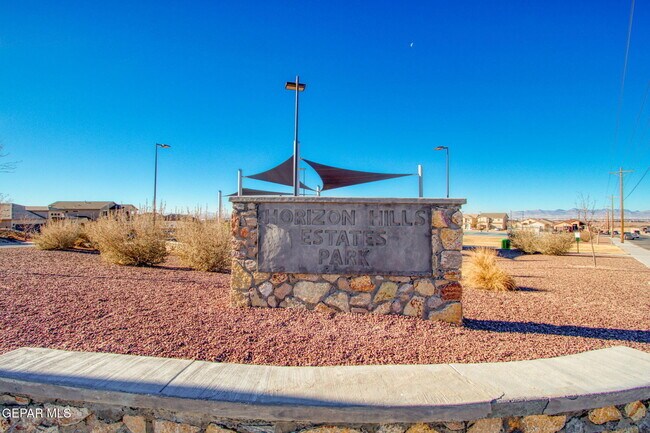 Building Photo - 308 S Manzanita Dr