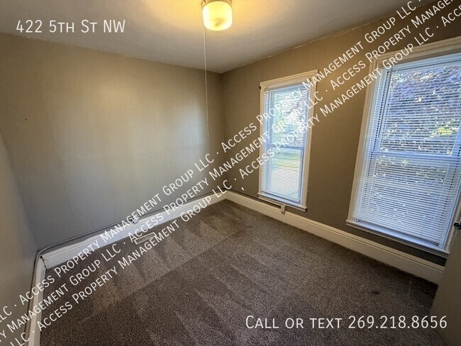 Building Photo - 422 5th St NW