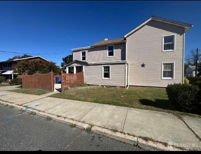 Building Photo - 139 Main St