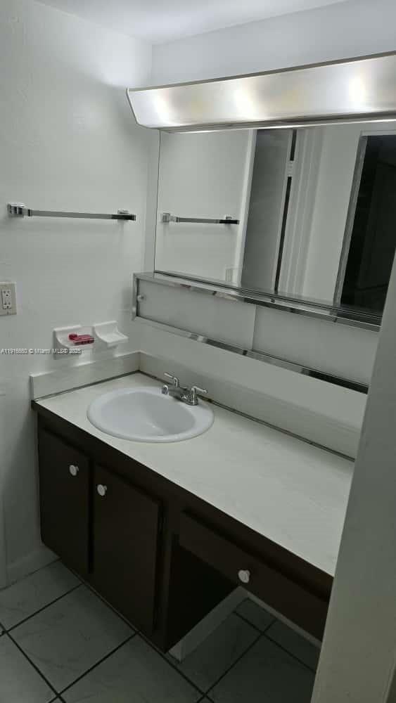 Building Photo - 13707 Kendale Lakes Cir