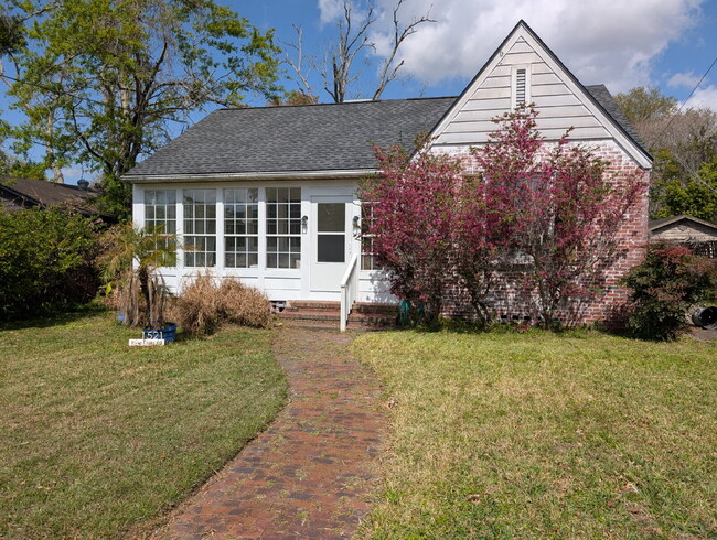 Primary Photo - Charming 3-Bedroom recently remodeled home...