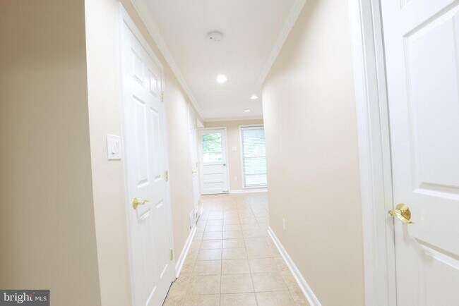 Building Photo - 9704 St Andrews Dr
