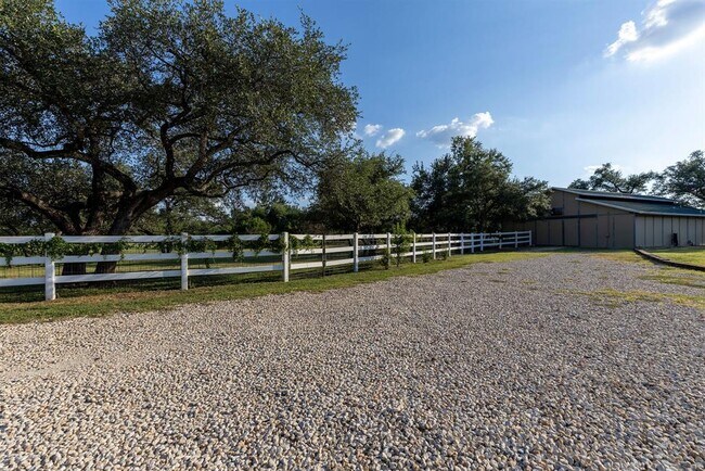 Building Photo - 704 Ridgmar Rd
