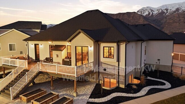 Building Photo - 1437 W Valley Dr