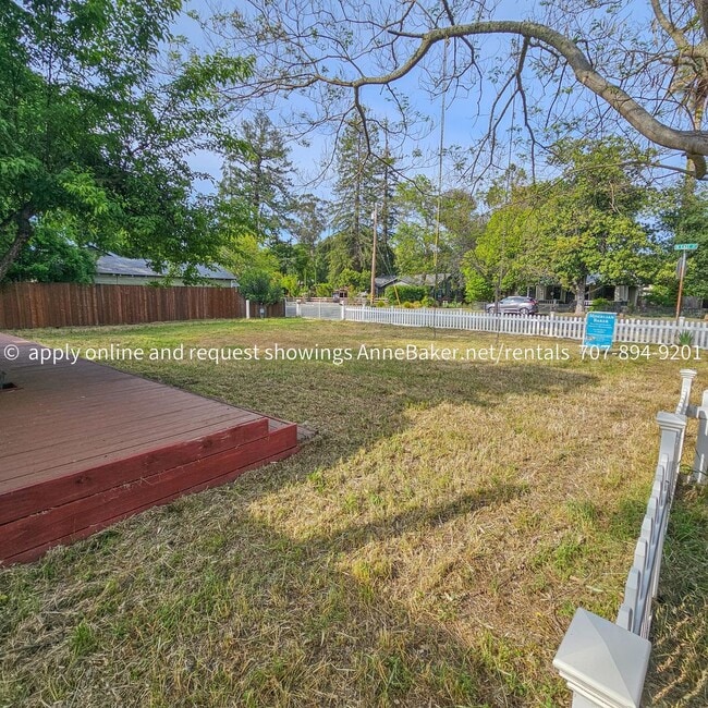 Building Photo - Downtown home on Corner Lot Available Now