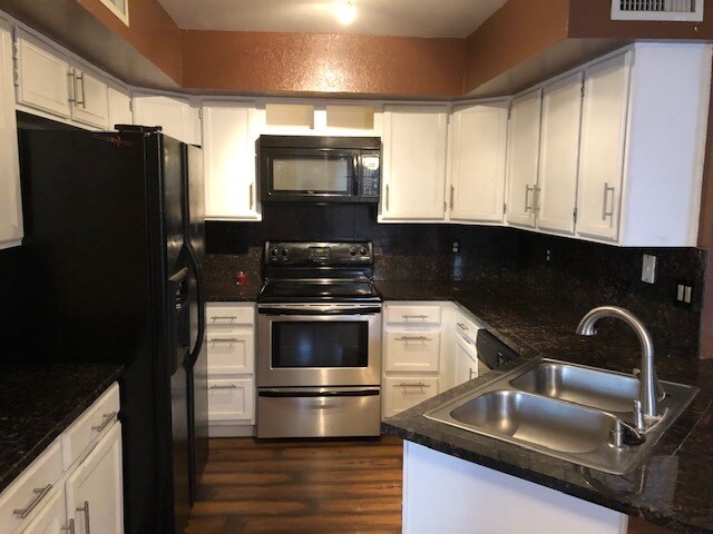 Building Photo - 10402 N 54th Dr