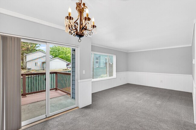 Building Photo - Great Location! 2 bedroom, 2.5 Bathroom Townhouse in Orchard Hills!!