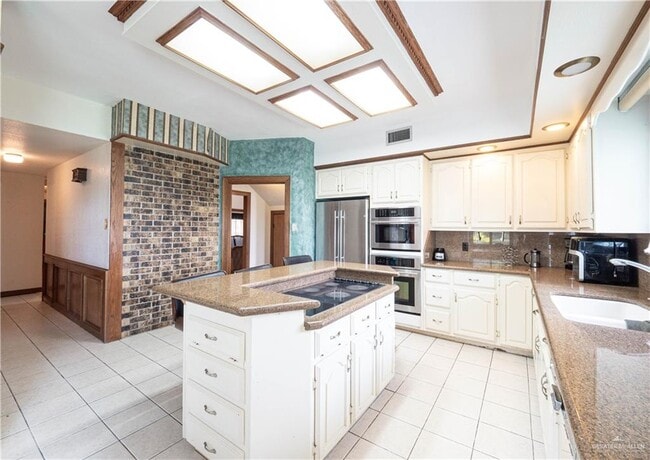 Building Photo - 36 Neuhaus Dr