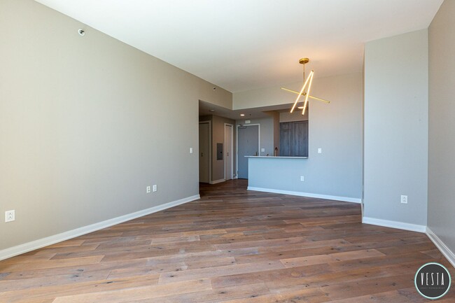 Building Photo - ELEGANT CITY 1BD/1BA RETREAT WITH SKYLINE ...