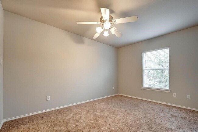 Building Photo - 1718 Redwing Cove Dr