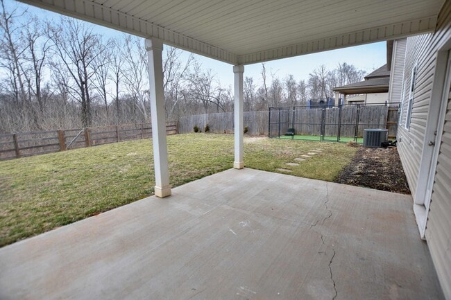 Building Photo - Pet Friendly Five Bedroom!