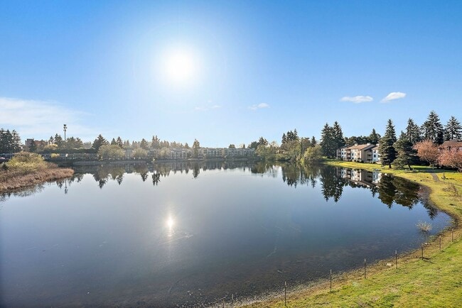 Building Photo - Top-Floor Condo with Panoramic Lake Easter Views, Vaulted Ceilings & Modern Updates!