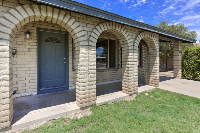 Building Photo - 4 Bedroom Home in Meyer Park