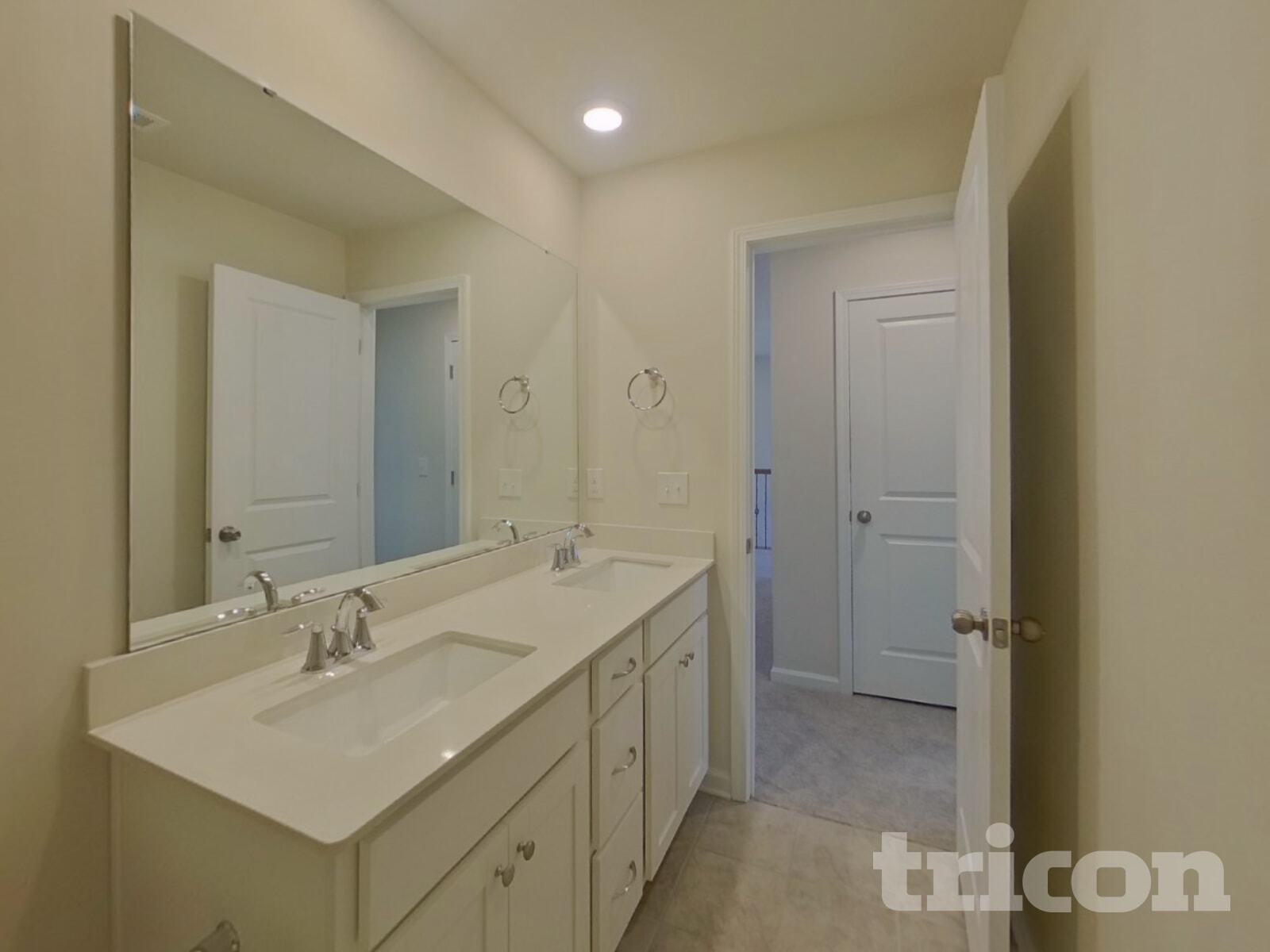 Building Photo - 5810 Oak Br Cir