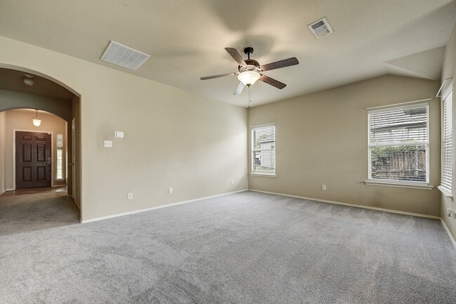 Building Photo - 2041 Meadow View Dr