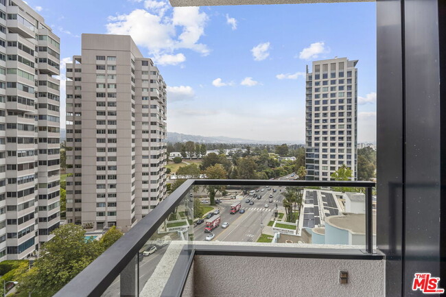 Building Photo - 10350 Wilshire Blvd