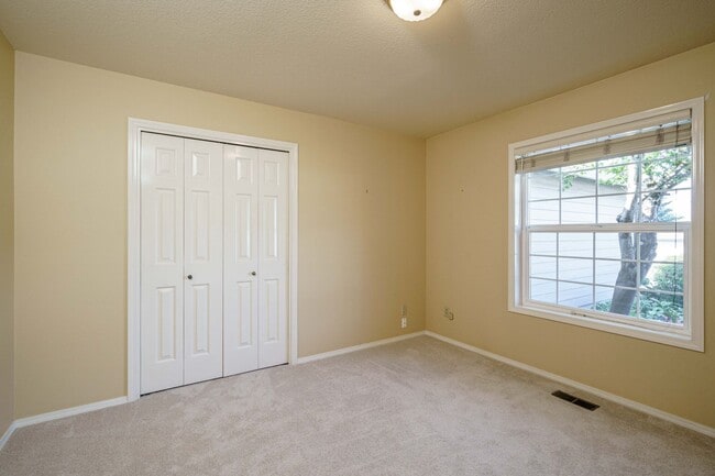 Building Photo - Beautifully Landscaped 1/4 acre with Well Maintained 4 bedroom 2 Bath Home with 3 Car Garage