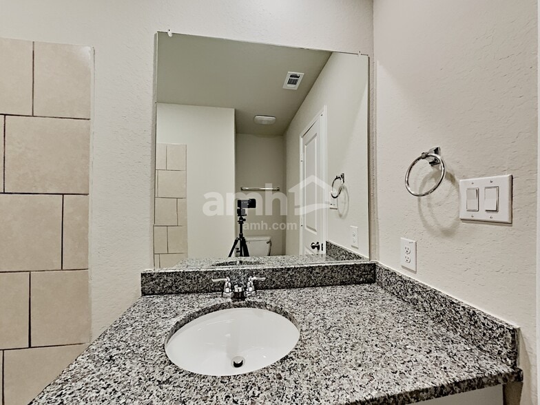 Building Photo - 2701 Iberia Ct